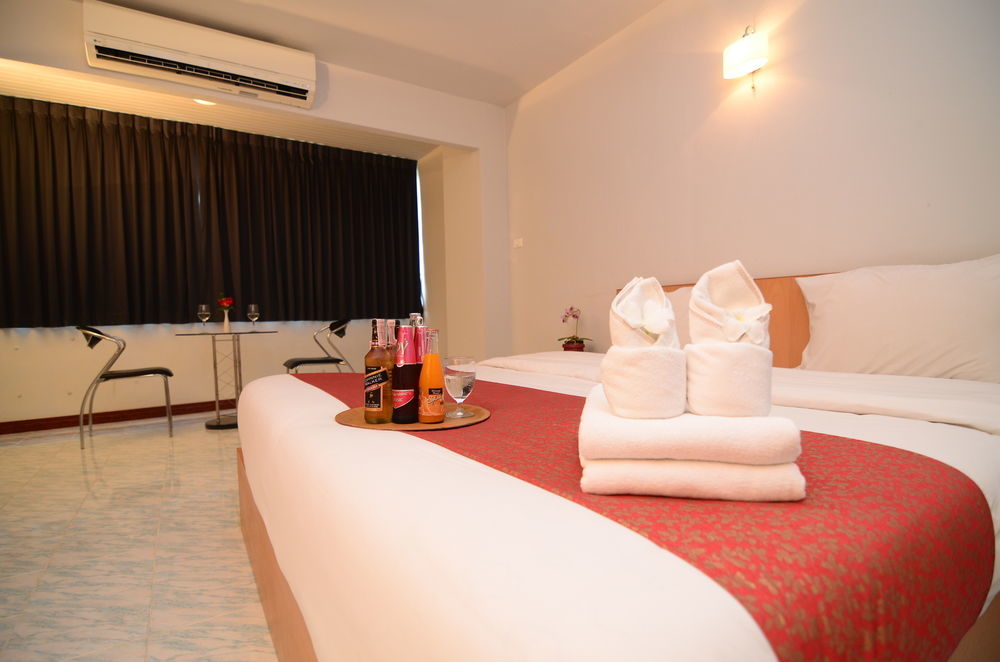 Oyo 257 Sea Paradise Hotel Sattahip Exterior foto