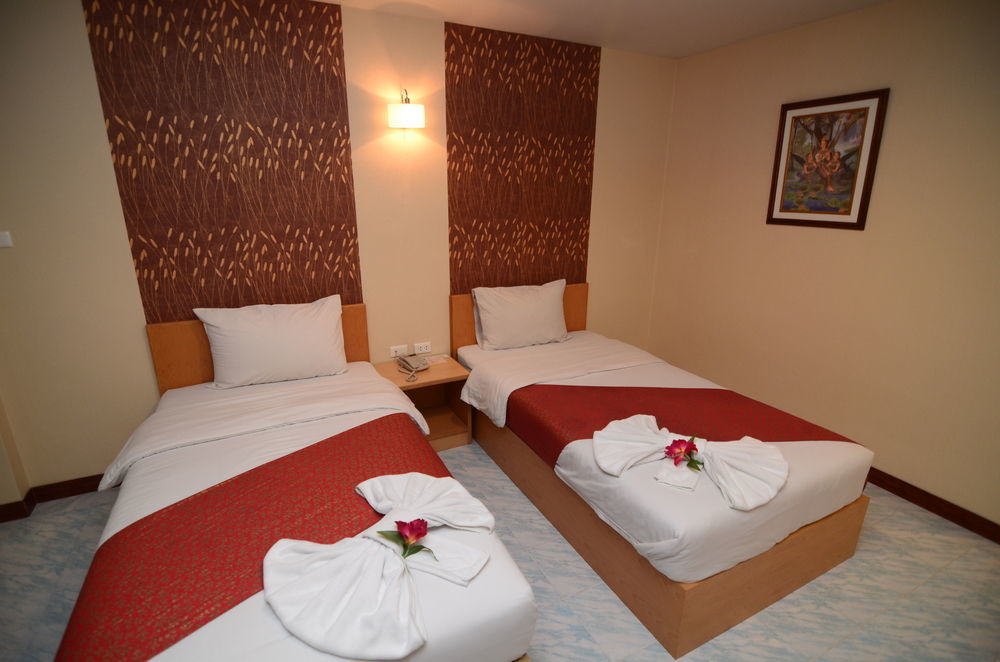 Oyo 257 Sea Paradise Hotel Sattahip Exterior foto