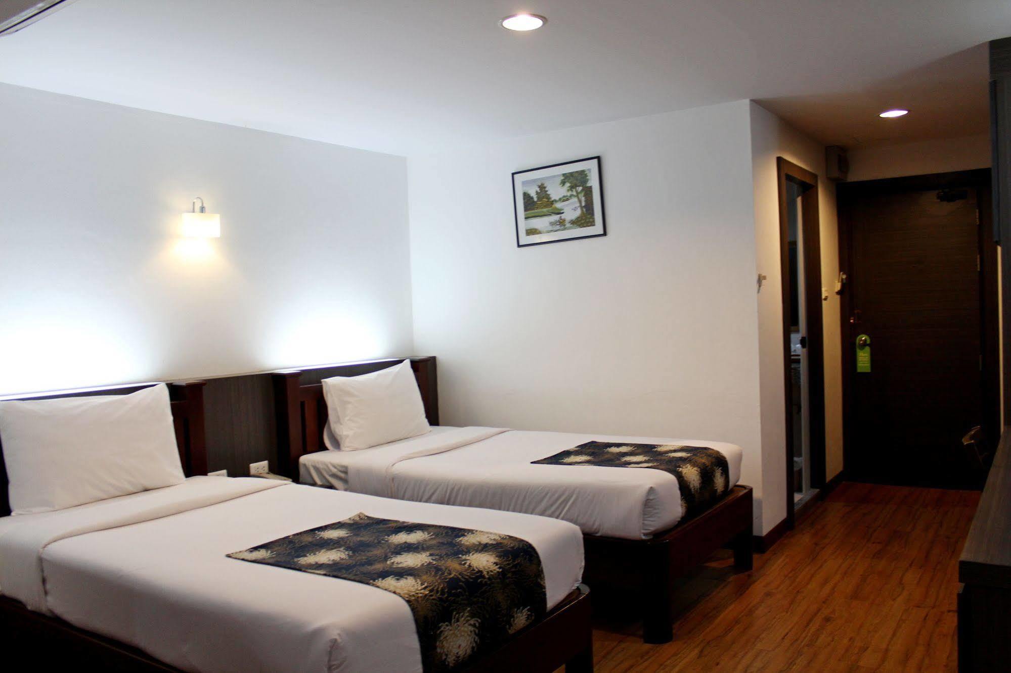 Oyo 257 Sea Paradise Hotel Sattahip Exterior foto