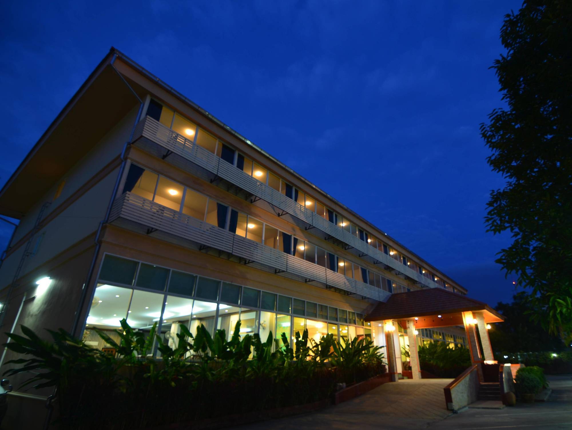 Oyo 257 Sea Paradise Hotel Sattahip Exterior foto