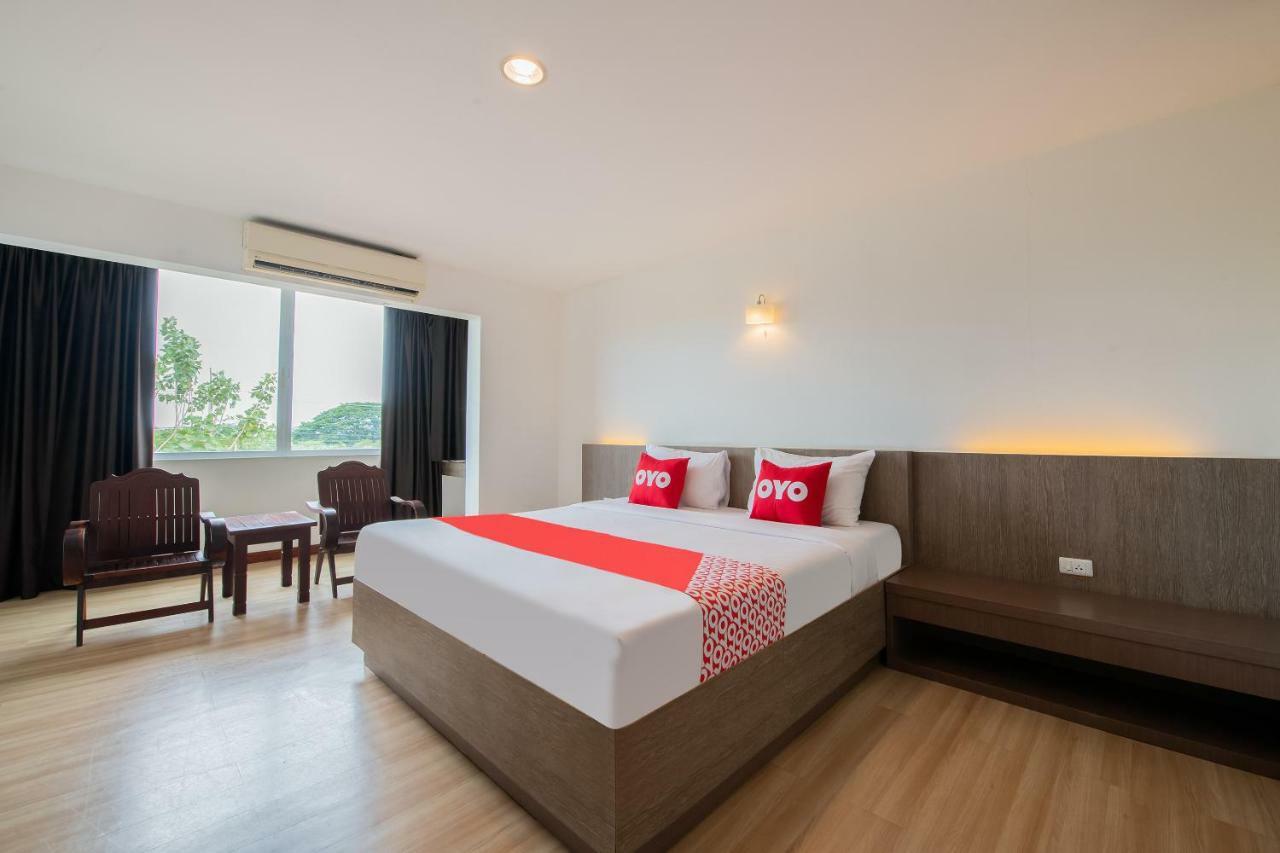 Oyo 257 Sea Paradise Hotel Sattahip Exterior foto