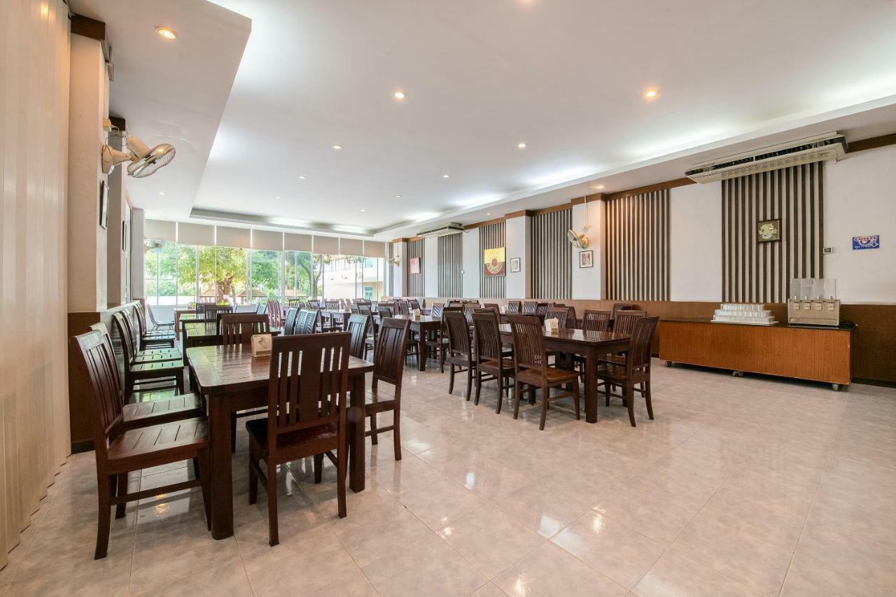 Oyo 257 Sea Paradise Hotel Sattahip Exterior foto