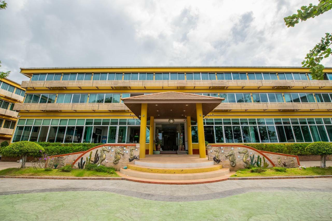 Oyo 257 Sea Paradise Hotel Sattahip Exterior foto
